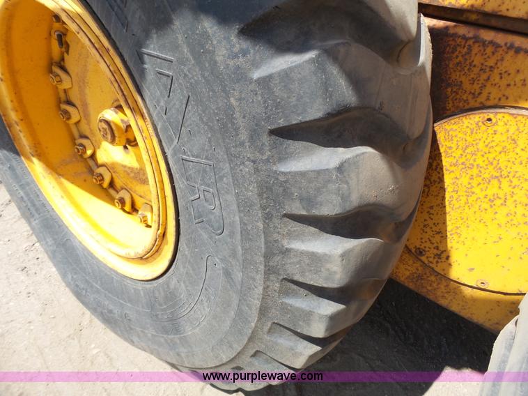 image for item DA2756 1984 Champion 730A motor grader