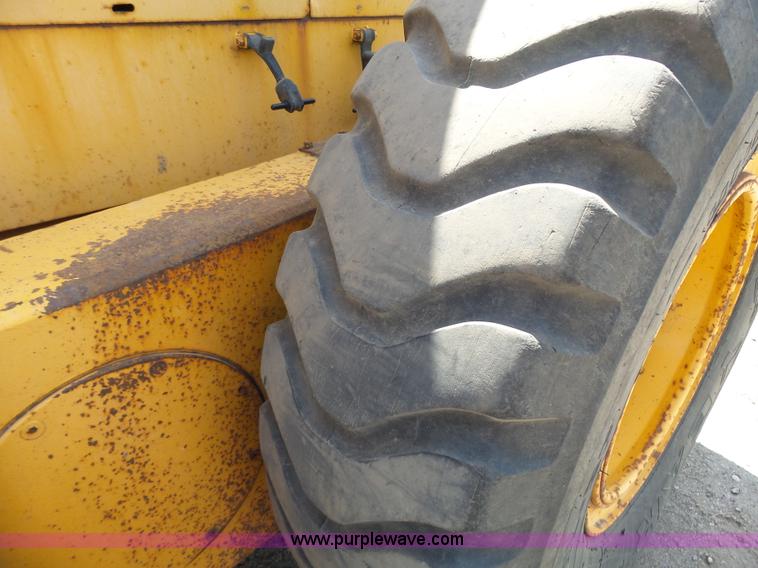 image for item DA2756 1984 Champion 730A motor grader