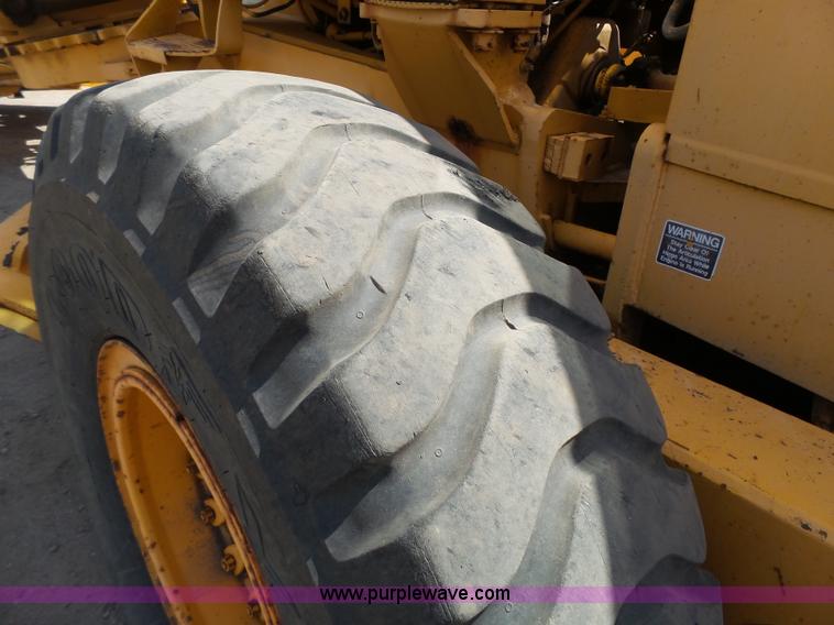 image for item DA2756 1984 Champion 730A motor grader