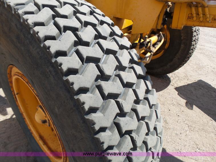 image for item DA2756 1984 Champion 730A motor grader