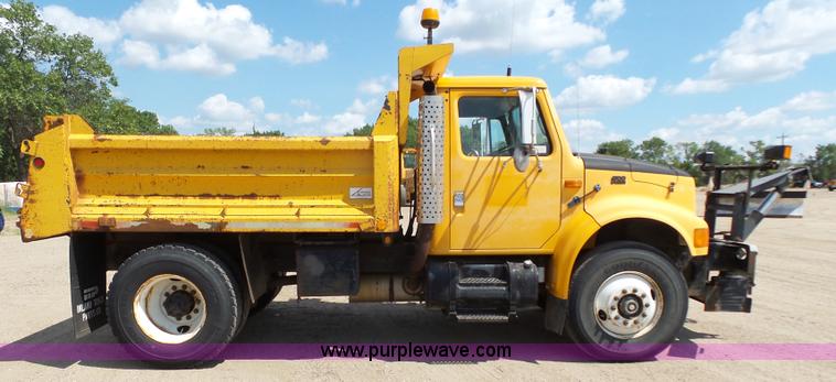 image for item DA2757 1995 International 4700 dump truck