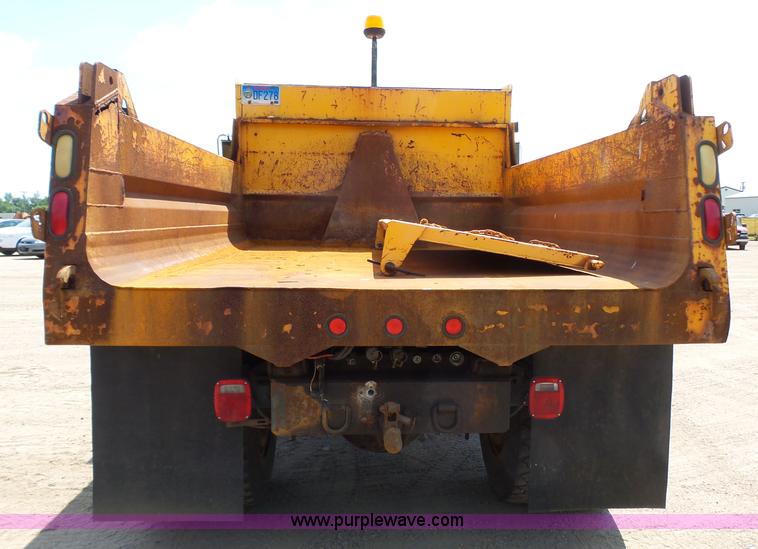 image for item DA2757 1995 International 4700 dump truck