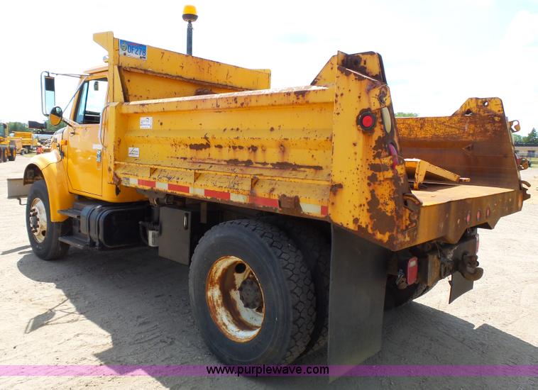 image for item DA2757 1995 International 4700 dump truck
