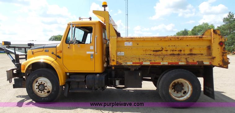 image for item DA2757 1995 International 4700 dump truck