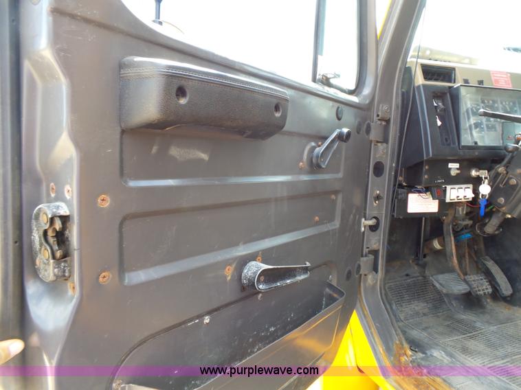 image for item DA2757 1995 International 4700 dump truck