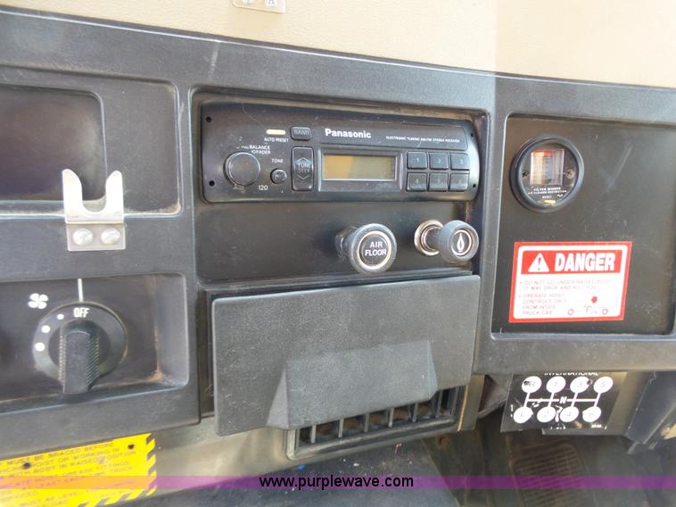 image for item DA2757 1995 International 4700 dump truck