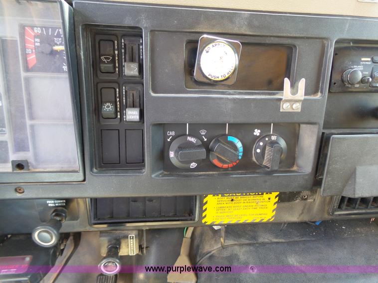 image for item DA2757 1995 International 4700 dump truck