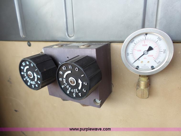 image for item DA2757 1995 International 4700 dump truck