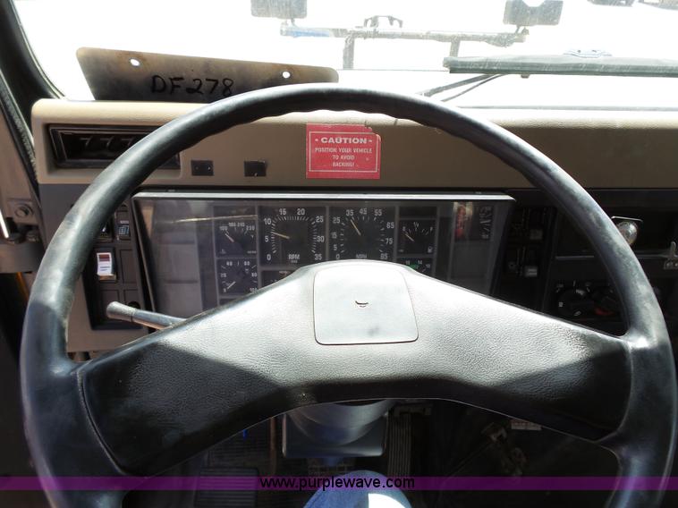 image for item DA2757 1995 International 4700 dump truck