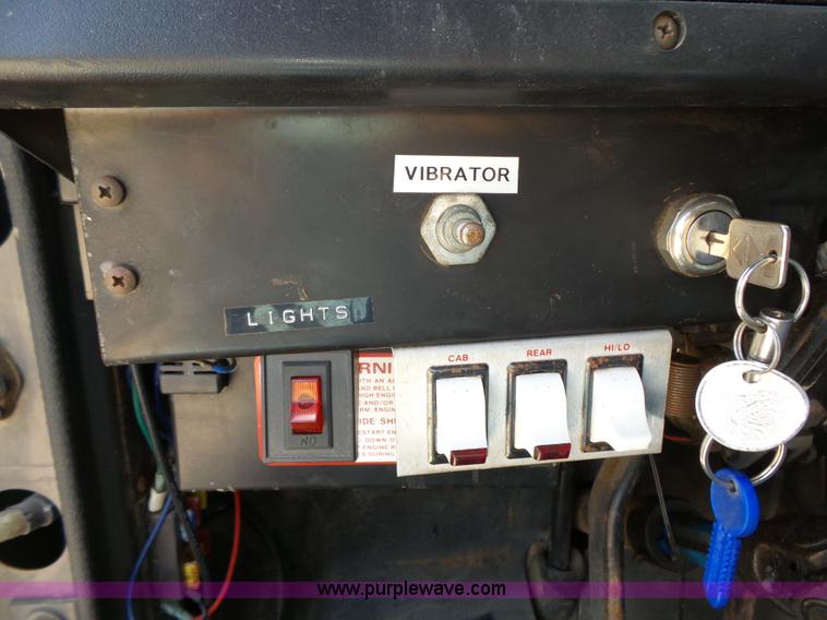 image for item DA2757 1995 International 4700 dump truck