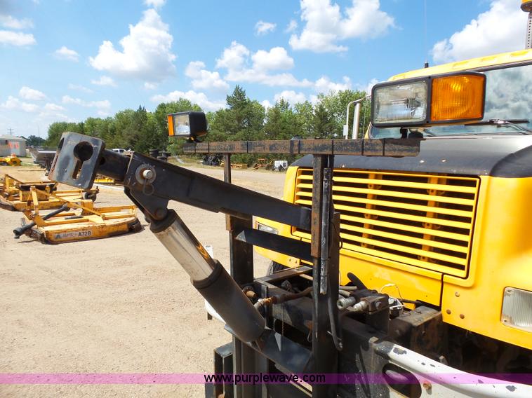 image for item DA2757 1995 International 4700 dump truck