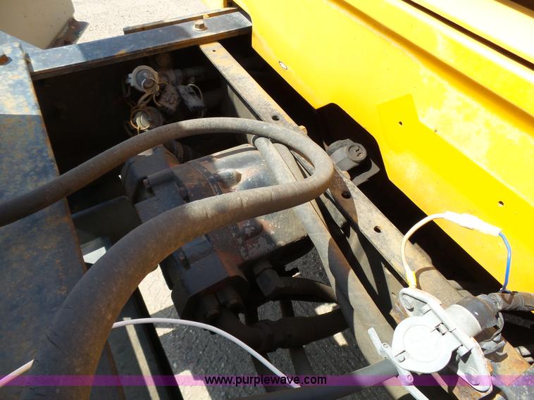 image for item DA2757 1995 International 4700 dump truck