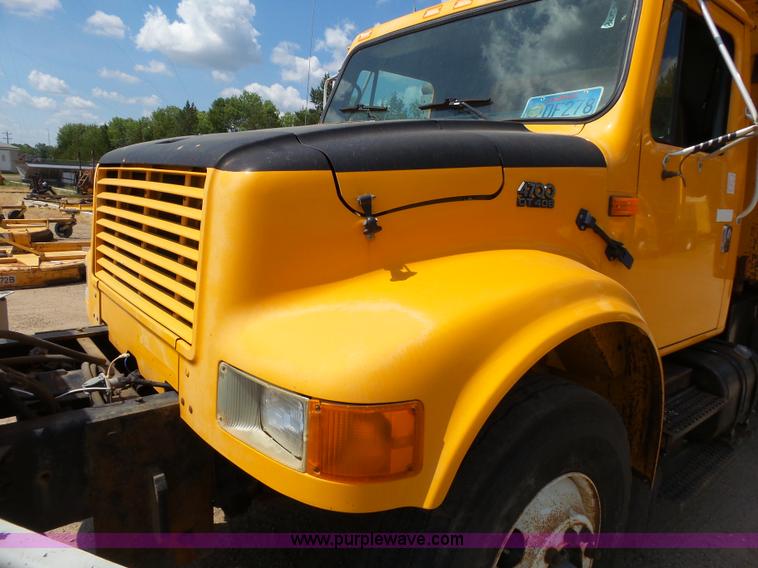 image for item DA2757 1995 International 4700 dump truck