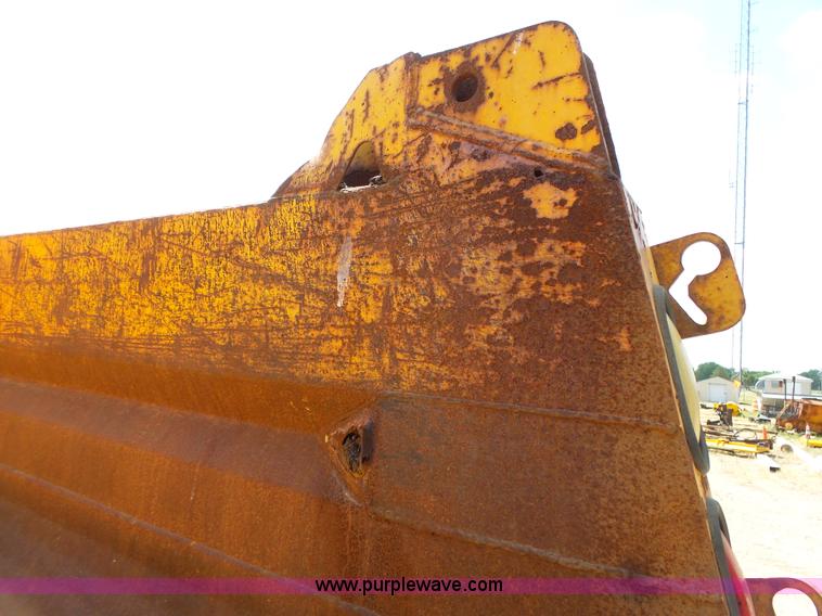 image for item DA2757 1995 International 4700 dump truck