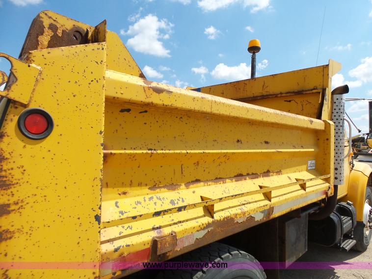 image for item DA2757 1995 International 4700 dump truck