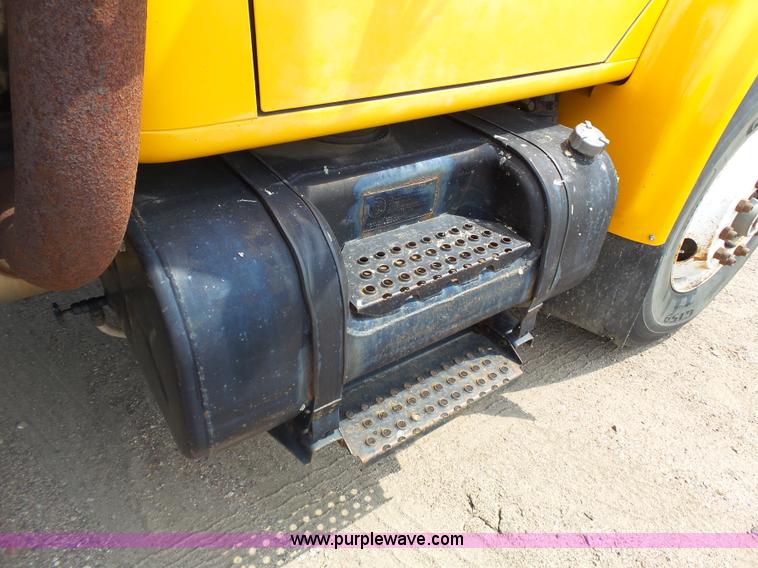 image for item DA2757 1995 International 4700 dump truck