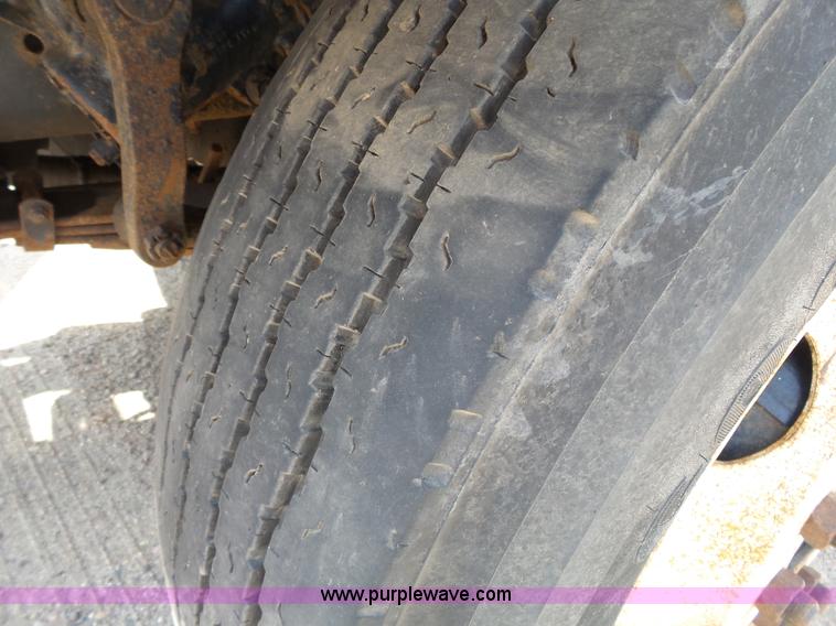 image for item DA2757 1995 International 4700 dump truck