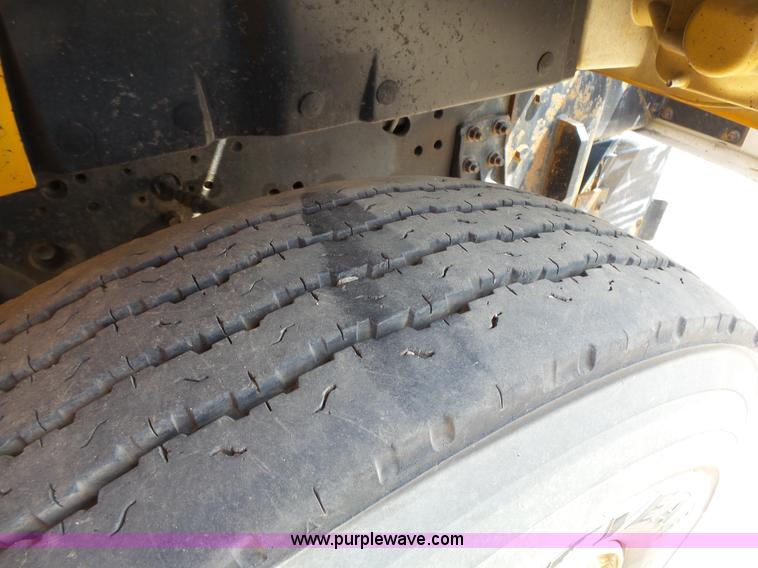 image for item DA2757 1995 International 4700 dump truck