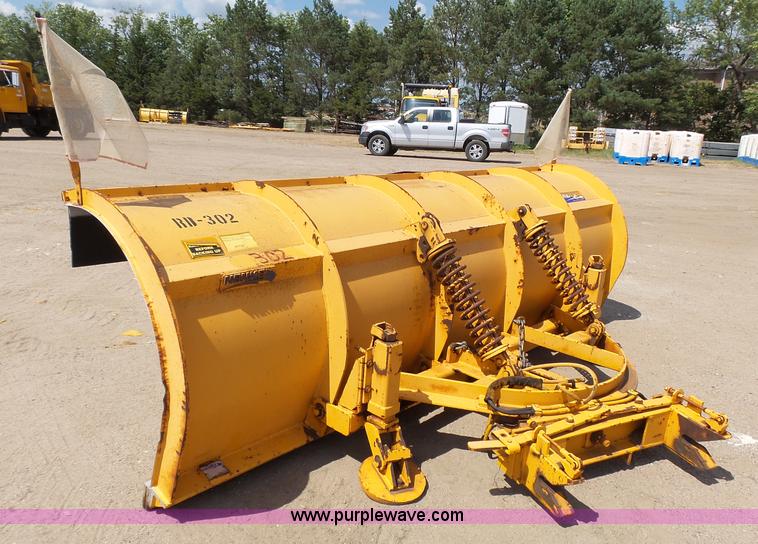 image for item DA2757 1995 International 4700 dump truck