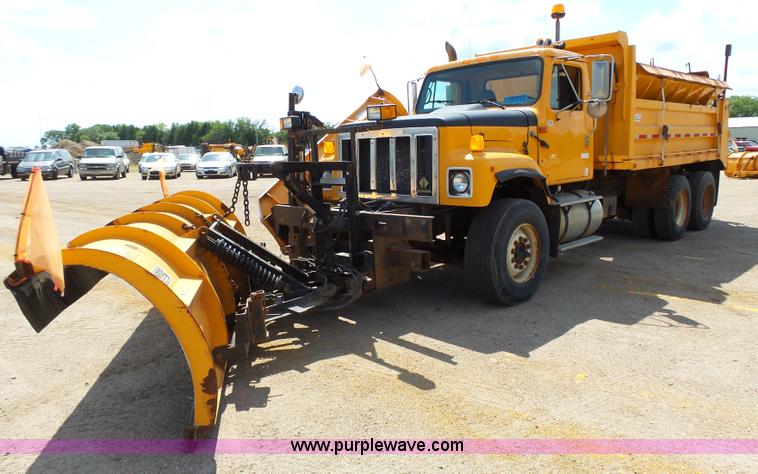 image for item DA2758 1996 International 2554 dump truck