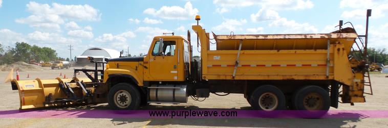 image for item DA2758 1996 International 2554 dump truck