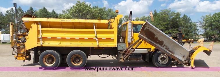 image for item DA2758 1996 International 2554 dump truck