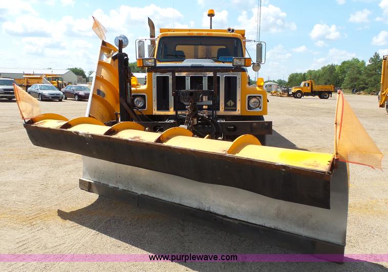 image for item DA2758 1996 International 2554 dump truck