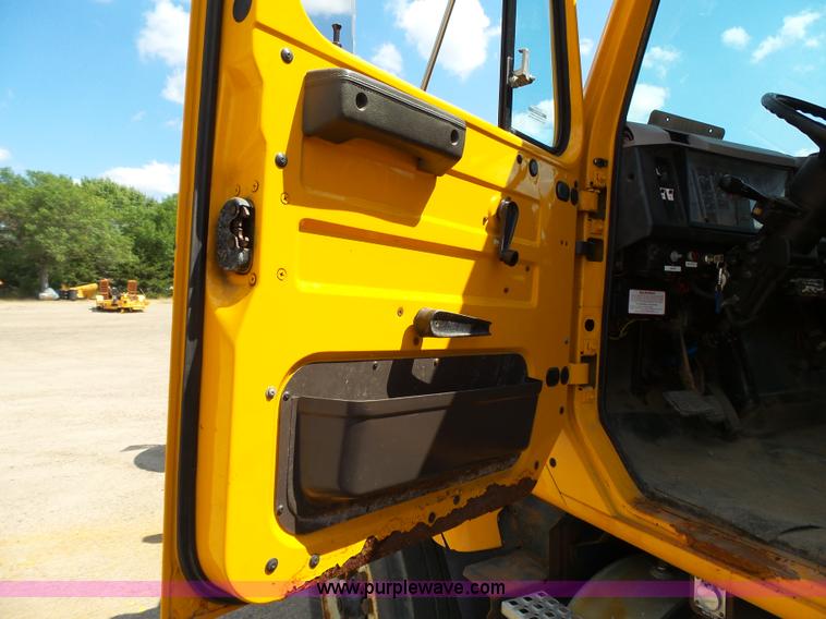 image for item DA2758 1996 International 2554 dump truck