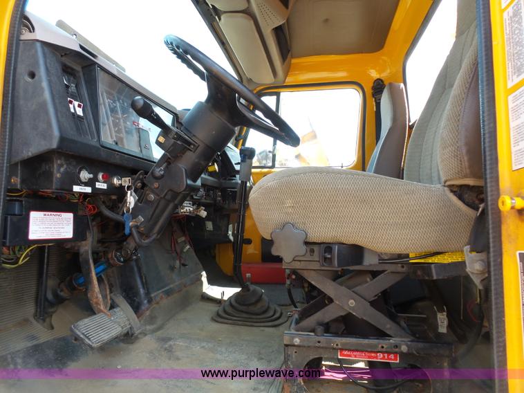 image for item DA2758 1996 International 2554 dump truck