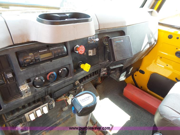 image for item DA2758 1996 International 2554 dump truck