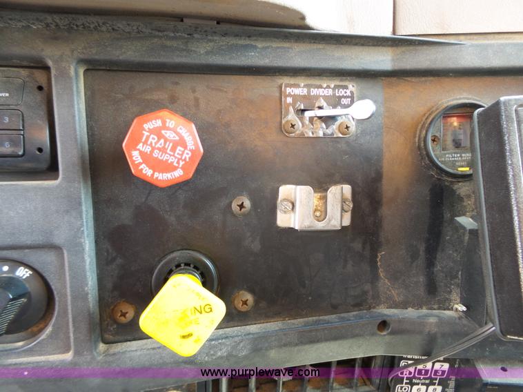 image for item DA2758 1996 International 2554 dump truck