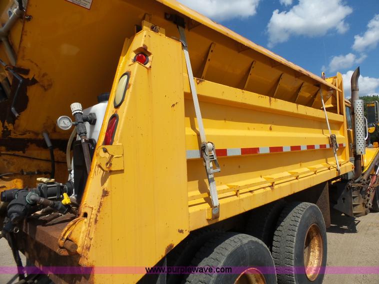image for item DA2758 1996 International 2554 dump truck