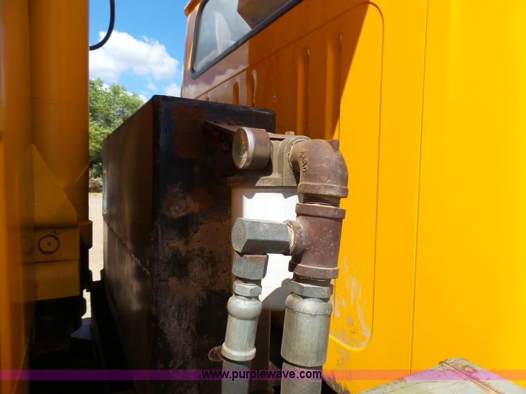 image for item DA2758 1996 International 2554 dump truck