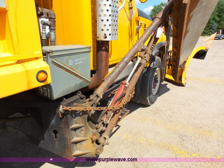 image for item DA2758 1996 International 2554 dump truck