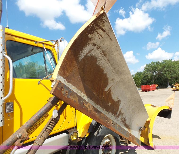 image for item DA2758 1996 International 2554 dump truck