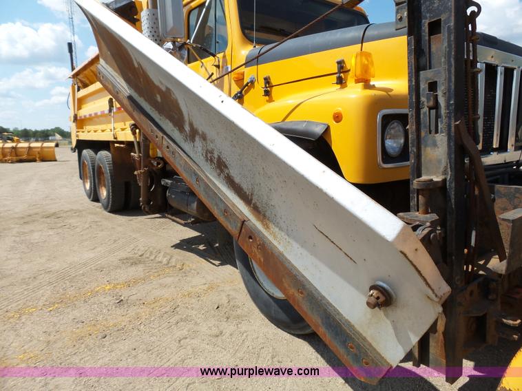 image for item DA2758 1996 International 2554 dump truck