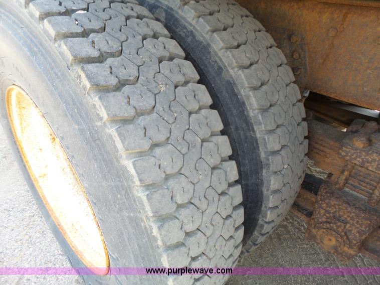 image for item DA2758 1996 International 2554 dump truck