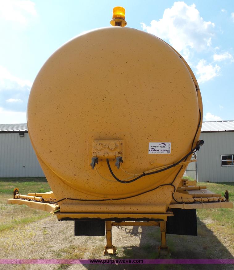 image for item DA2761 1971 tank trailer