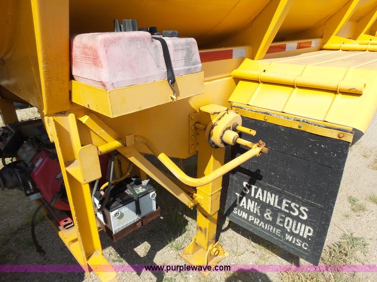 image for item DA2761 1971 tank trailer