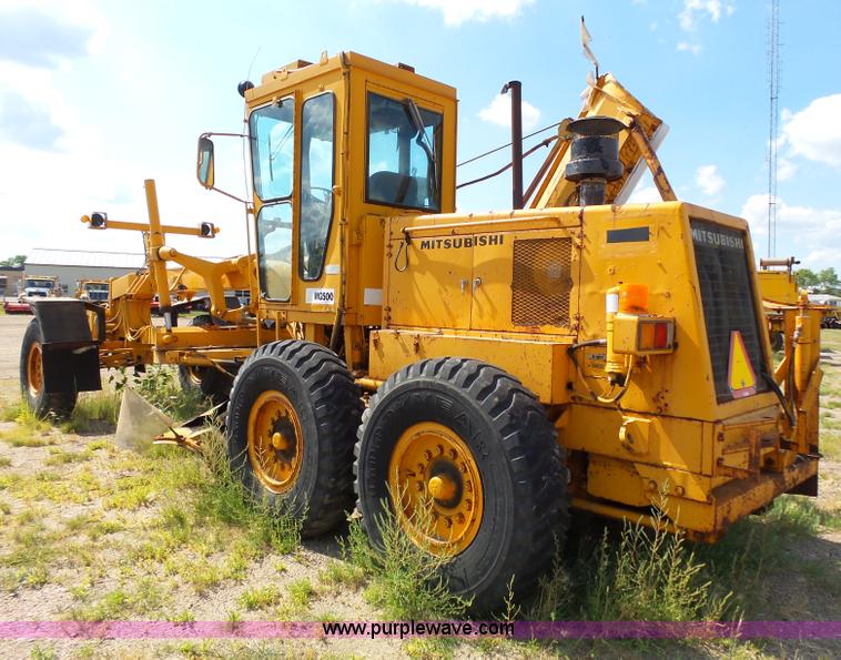 image for item DA2762 1985 Mitsubishi MG500 motor grader