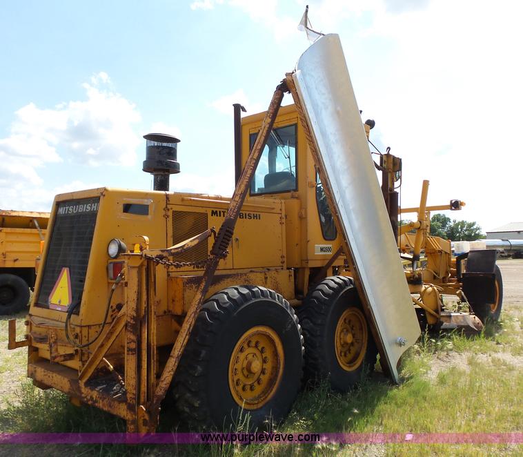 image for item DA2762 1985 Mitsubishi MG500 motor grader