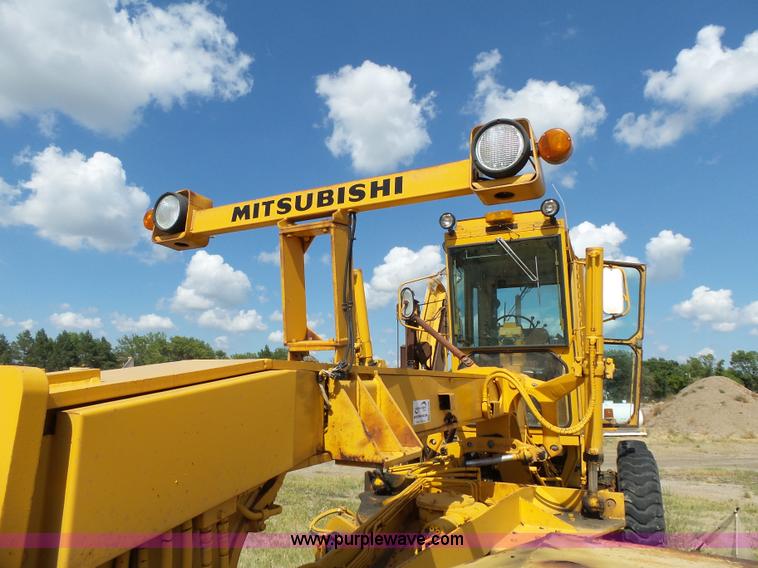 image for item DA2762 1985 Mitsubishi MG500 motor grader