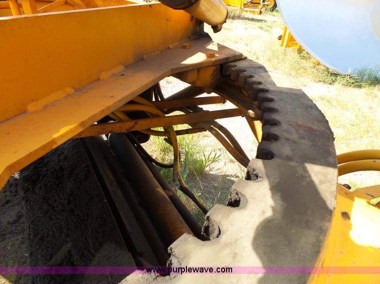 image for item DA2762 1985 Mitsubishi MG500 motor grader