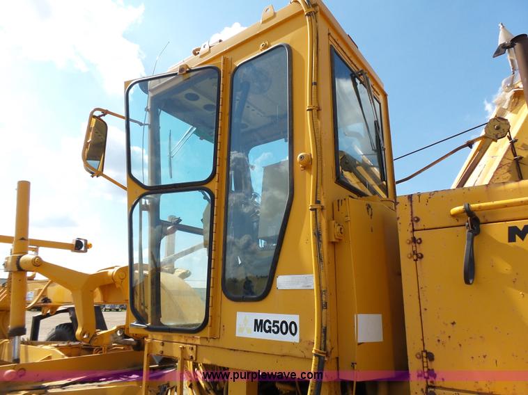 image for item DA2762 1985 Mitsubishi MG500 motor grader