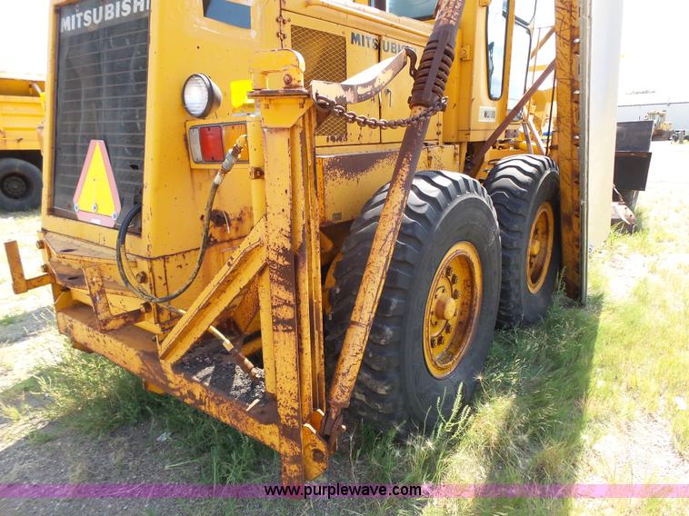 image for item DA2762 1985 Mitsubishi MG500 motor grader