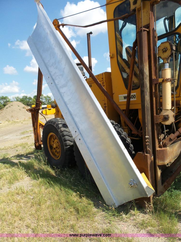 image for item DA2762 1985 Mitsubishi MG500 motor grader