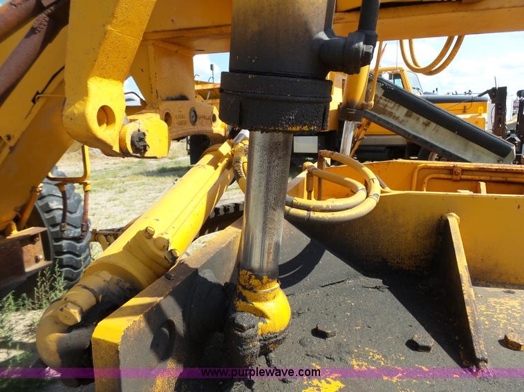 image for item DA2762 1985 Mitsubishi MG500 motor grader