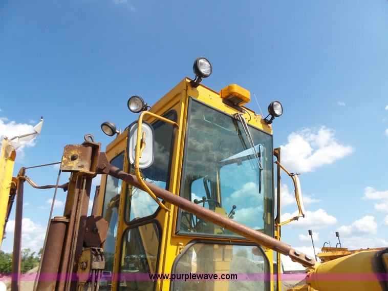 image for item DA2762 1985 Mitsubishi MG500 motor grader