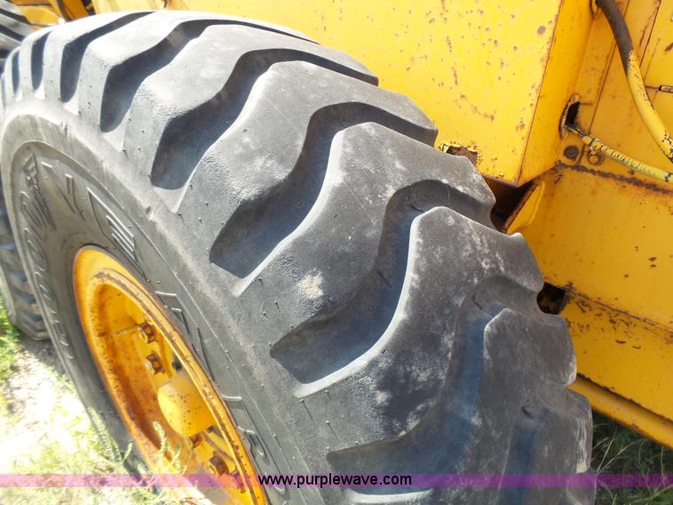 image for item DA2762 1985 Mitsubishi MG500 motor grader