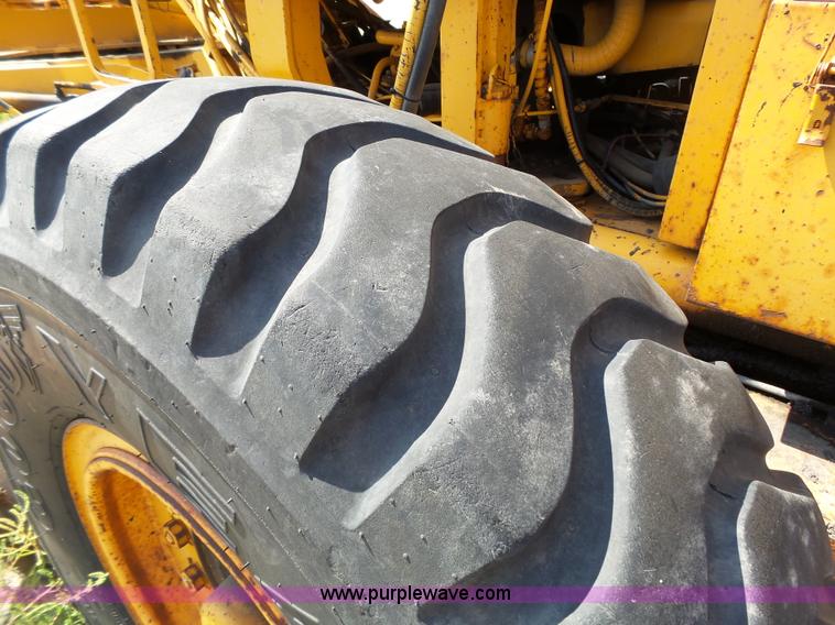 image for item DA2762 1985 Mitsubishi MG500 motor grader